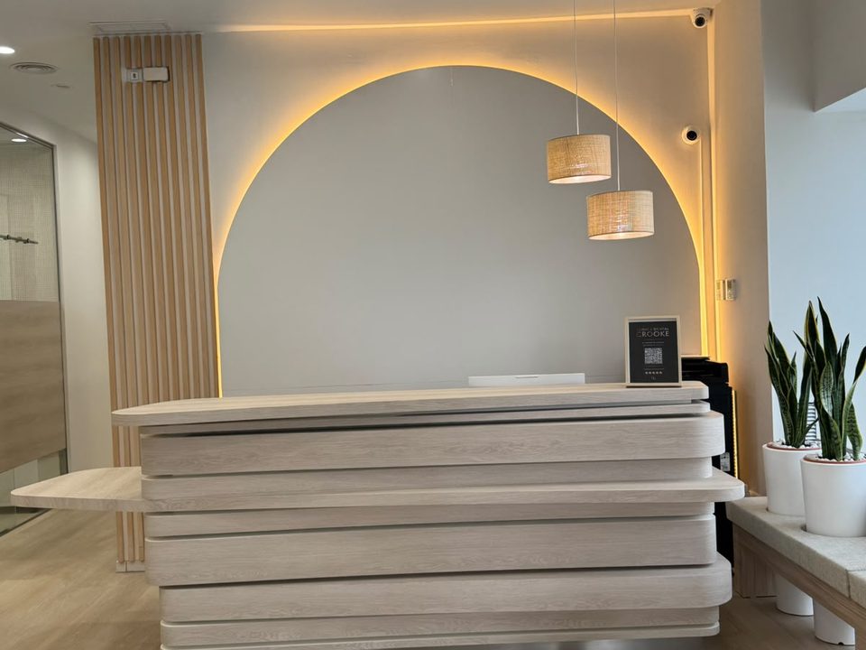 Mostrador de recepción de la clínica de Andújar